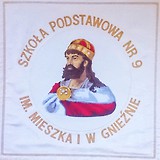 Miniaturka sztandaru szkolnego 11